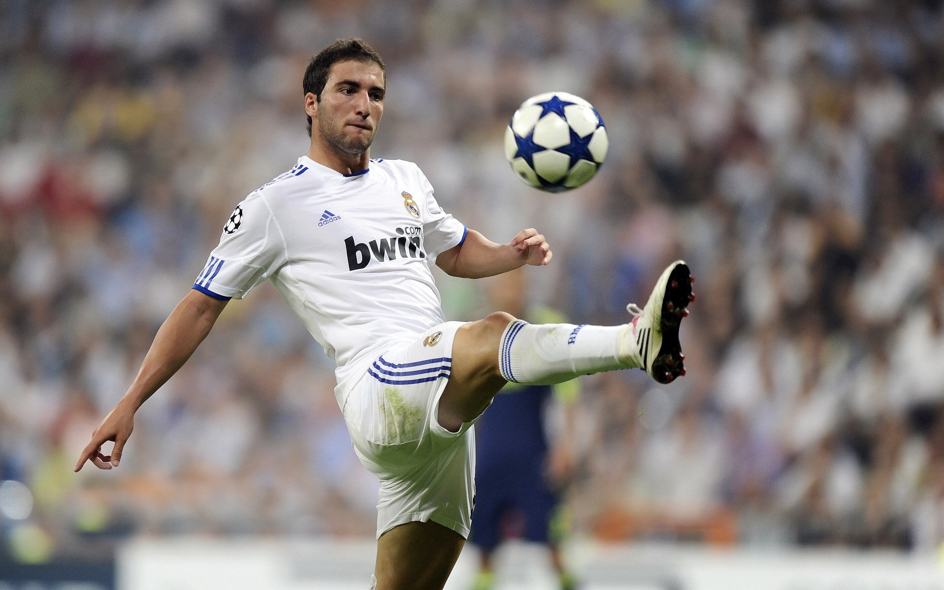 米切尔持球推进节奏控制得当,米切尔防守如何