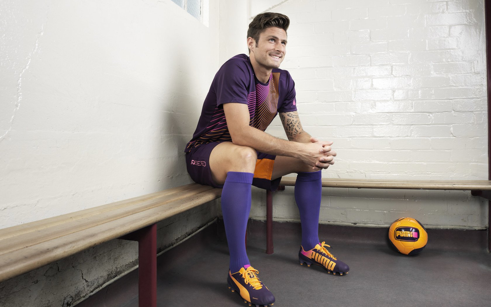 九游娱乐官方-_飞盘瑜伽融合：身心合一的新运动形式_，飞盘运动项目介绍